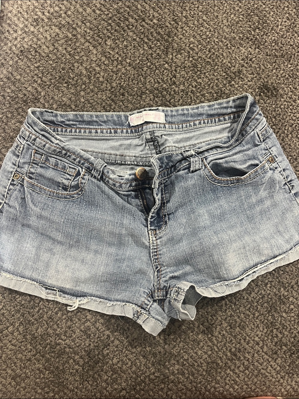 No Boundaries Light Blue Denim Roll-Hem Women's Shorts